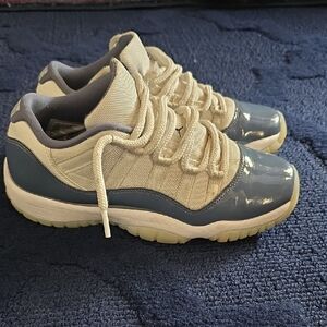 JORDAN 11s Retro Diffused Blue BOYS 6.5